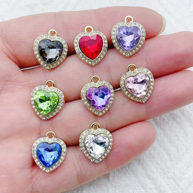 10個のハート型のカラフルな宝石が象嵌されたペンダント、新鮮 - Jewelry Making Diy のレビューと価格