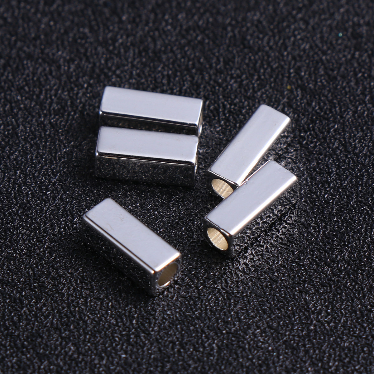 50個入りチューブスペーサー、ジュエリー製作用、長方形中空銅 - Jewelry Making Ideas With Beads のレビューと価格