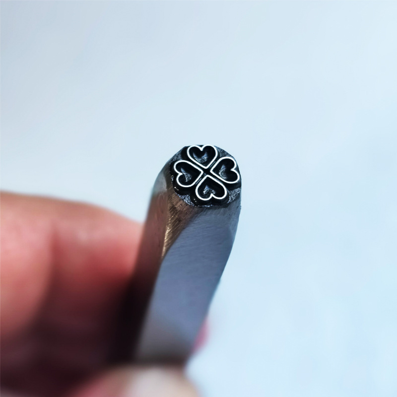 プロ仕様の金属刻印＆チェーシングツールセット、ジュエリー製作 - Jewelry Making Kit Professional のレビューと価格