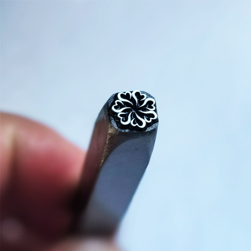 プロ仕様の金属刻印＆チェーシングツールセット、ジュエリー製作 - Jewelry Making Kit Professional のレビューと価格