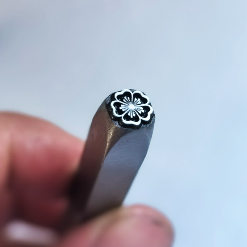 プロ仕様の金属刻印＆チェーシングツールセット、ジュエリー製作 - Jewelry Making Kit Professional のレビューと価格