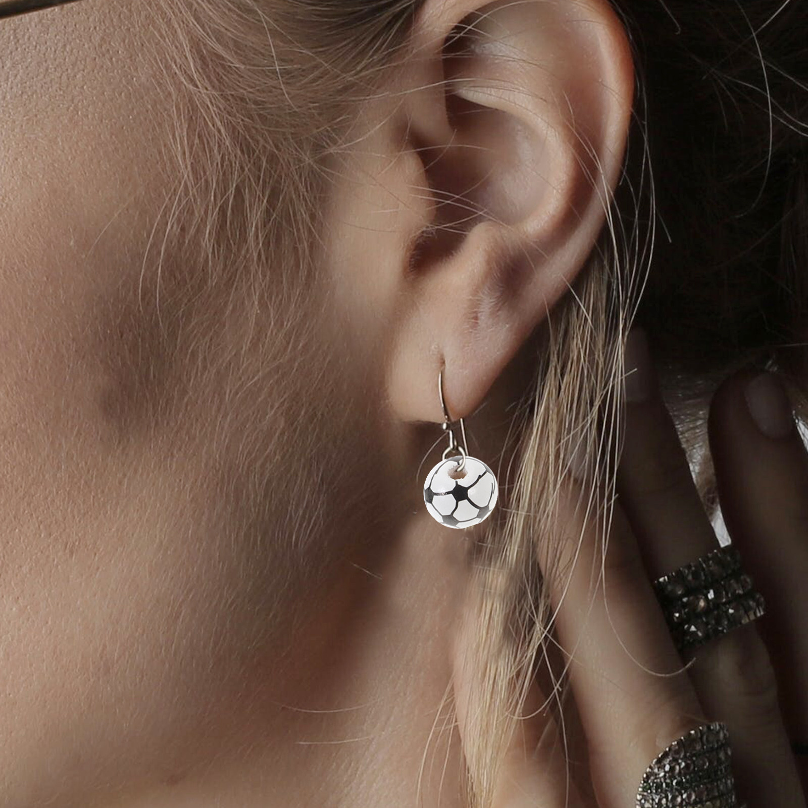 50個入り装飾用木製ビーズ スポーツ型 小さなスペーサービー - Jewelry Making Ideas With Beads のレビューと価格